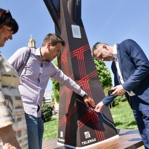 Banja Luka dobila solarno drvo