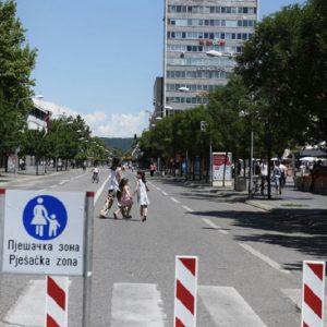Centralna gradska ulica tokom vikenda pješačka zona