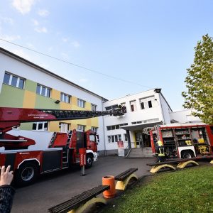 Ватрогасци извели показну вјежбу у школи „Алекса Шантић“