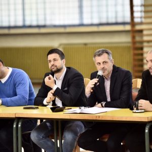 Radojičić na zboru građana: Riješen problem baraka u Lazarevu