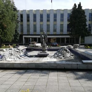Санација фонтане испред Народне скупштине