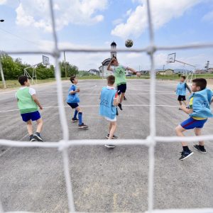 Više sadržaja na selu: Izgrađeno novo sportsko igralište u Potkozarju
