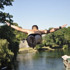 „Љето на Врбасу“: У недјељу традиционални скокови са Градског моста