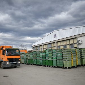Stiglo 300 kontejnera za prigradska naselja