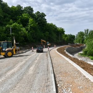 Припреме за асфалтирање нове дионице пута за Пријечане