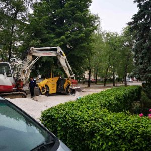 Обилићево: Асфалтирају паркинг у Улици Царице Милице