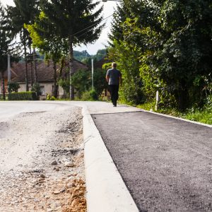 Радови од 1,1 милион КМ: Почело асфалтирање пута у Шарговцу