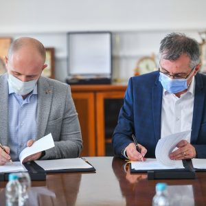 Potpisan ugovor: Dogovorena izgradnja vrtića u Vrbanji i igrališta u Mišinom hanu