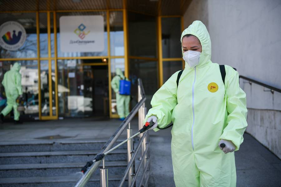  Провођење мјера дезинфекције на подручју града (Фото: А. Чавић)