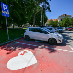 Паркирајте на „хумана паркинг мјеста“: Помозите онима којима је помоћ најпотребнија