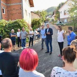 Nakon 15 godina: Asfaltiran ogranak Ulice Dujke Komljenovića