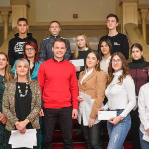 Подршка Града: Градоначелник уручио прва рјешења о стипендирању средњошколцима