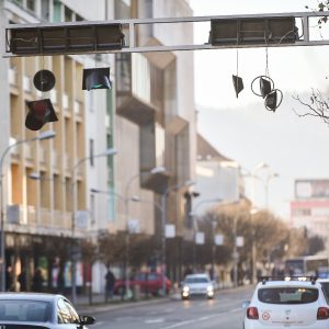 Oštećen semafor u centru grada: Nadležne službe otklanjaju kvar