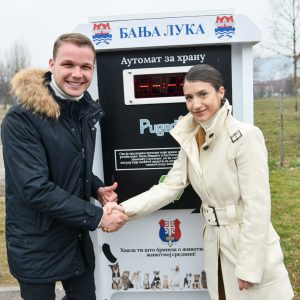Prvi u Republici Srpskoj: Banja Luka dobila reciklažni automat za hranu za pse
