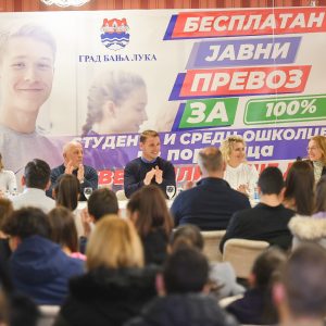 Први град у Републици Српској: Средњошколци и студенти из вишечланих породица имају бесплатан превоз