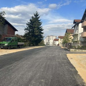 Nakon višegodišnjeg čekanja: Mještani Krfske ulice dobili asfalt