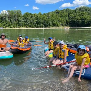 Љетни спортски „Камп пун забаве“ за викенд на језеру на Мањачи