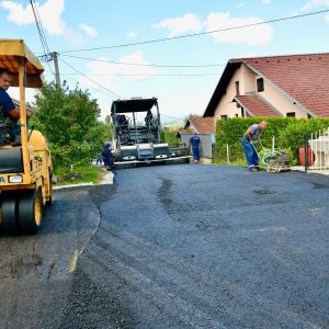 Нови асфалт у дијелу Улице Слободана Дубочанина