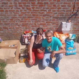 Посјета азилу: Љубитељи животиња из Чешке обишли азил на Мањачи и донирали храну за животиње