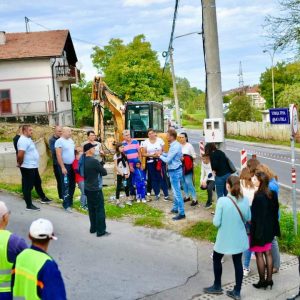 Za bezbjedniji pješački saobraćaj: Počela izgradnja trotoara u Omladinskoj ulici