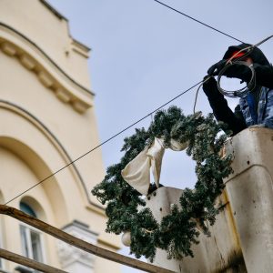 У току кићење града: Господска улица поприма чаробан новогодишњи изглед