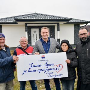 Na Svjetski dan humanosti: Gradonačelnik obišao porodicu Tubonjić u novoizgrađenoj kući
