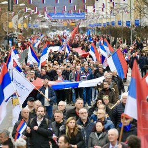 Brojni građani na ulicama grada: Hodom časti Banja Luka obilježila Dan Republike Srpske