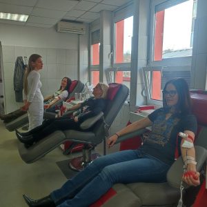 Град одговорних жена: Раднице Градске управе учествовале у акцији добровољног давања крви