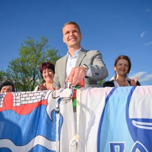 Прикључци бесплатни: Вода стигла у Вишиће и Мирошљевиће, мјештане обишао и градоначелник