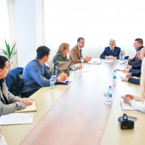 Планирани многобројни пројекти из саобраћајне инфраструктуре: Градоначелник на састанку са представницима ресорног министарства и Путева