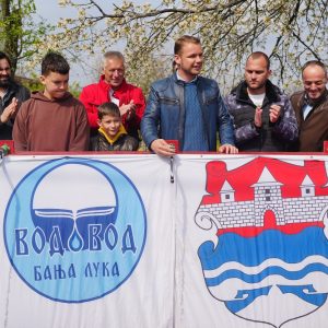 Чокорска поља: Вода стигла у Лукајиће, Цвијиће и Косиће, обишао их градоначелник и подијелио ваучере