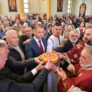 Kum krsne slave: Gradonačelnik prisustvovao molitvi povodom praznika Svetog Vasilija Ostroškog u Hramu u Priječanima