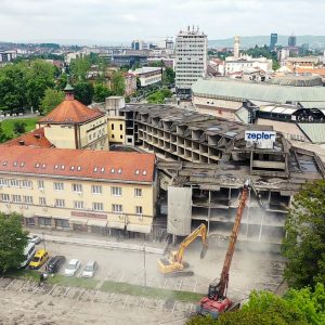 Počelo rušenje nedovršenog dijela hotela „Palas“, gradonačelnik poručio: Na ovo je Banja Luka čekala 43 godine