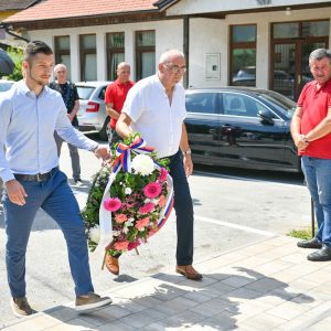 Служен парастос за погинуле борце Српских Топлица, вијенац положио градски менаџер