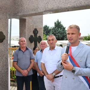 Поводом Петровдана: Представници Града положили вијенце на спомен-обиљежја на Петрићевцу и у Љубачеву