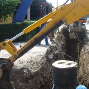 У циљу заштите од поплава: Реконструкција оборинске канализације и чишћење канала за одводњу на више локација
